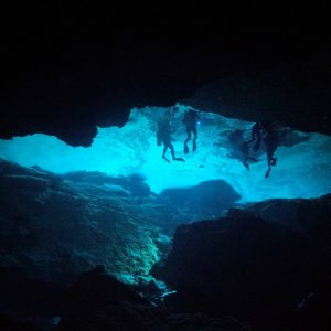 CHIKIN-HA, La caverna blanca